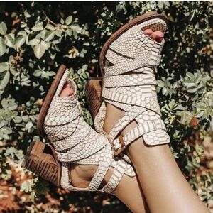 Freebird Claw Sandal Block Heel in White Snake Size 6